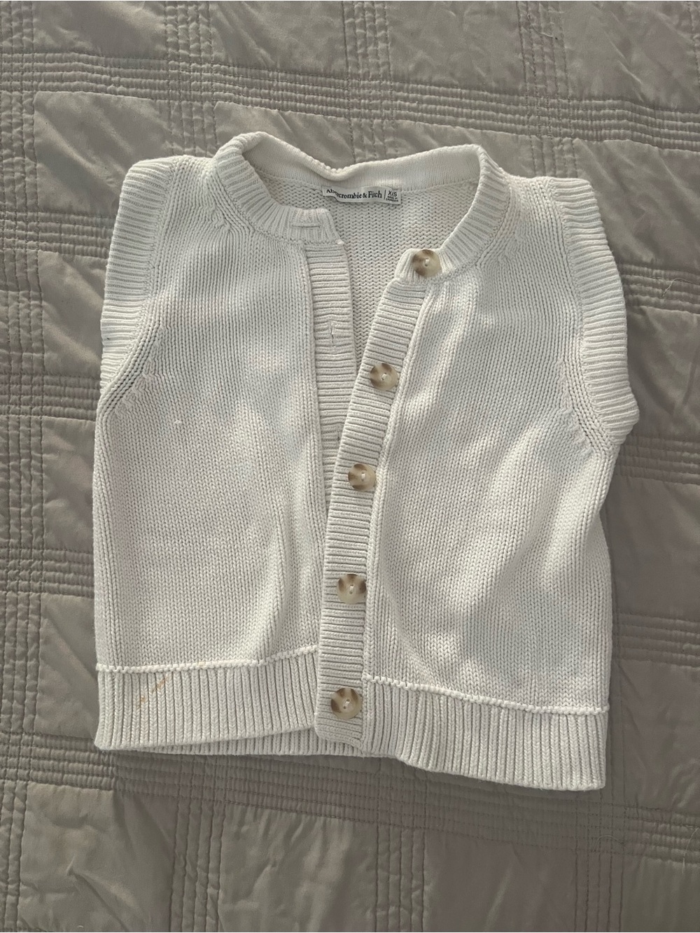 Abercrombie & Fitch Cream Knit Button-Front Sleeveless Cardigan